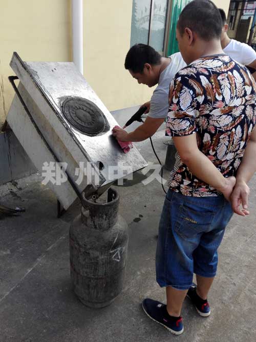 云南客戶考察電加熱蒸汽清洗機效果 云南客戶考察電加熱蒸汽清洗機效果